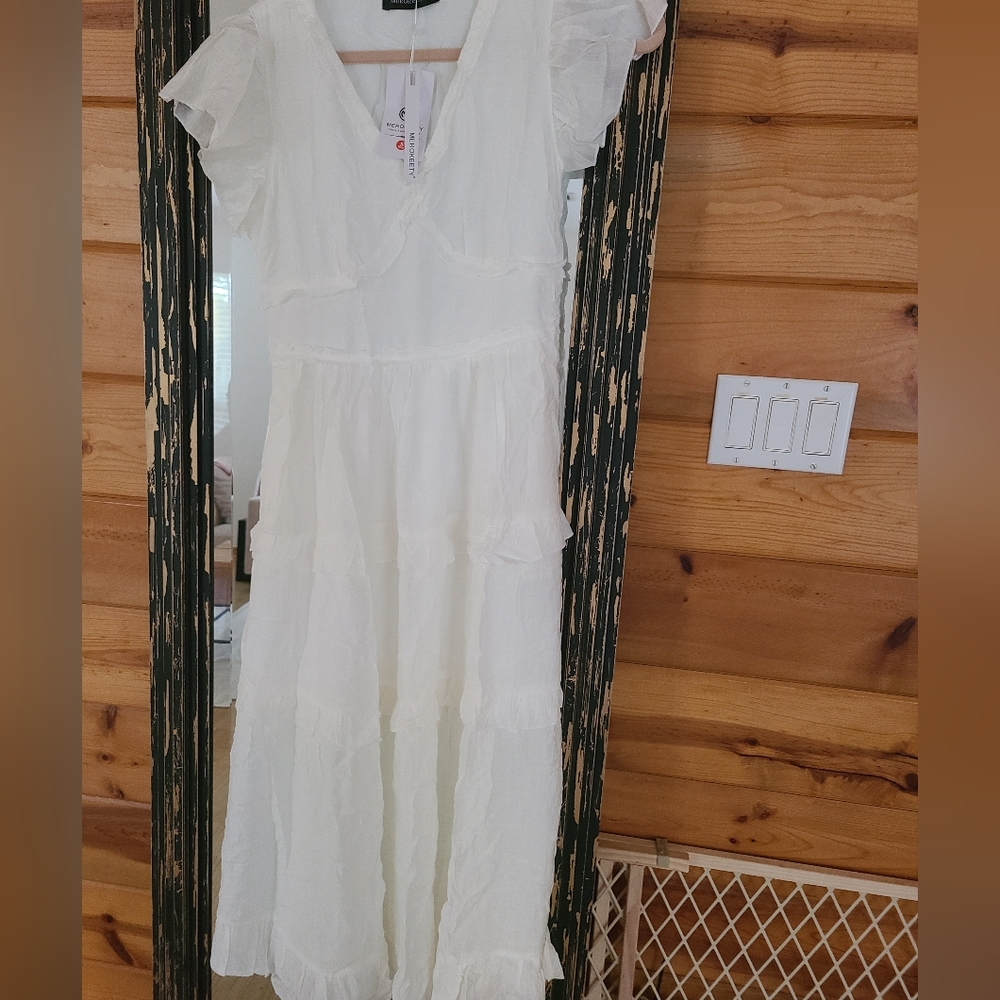 White maxi dress Merokeety brand sold for $50 online